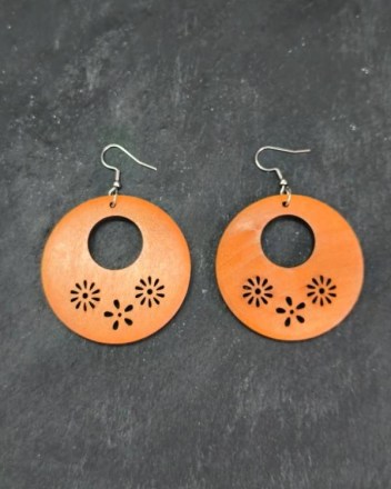 4  α  σκουλαρικια ξυλινα στρογγυλα λουλουδακια (1)